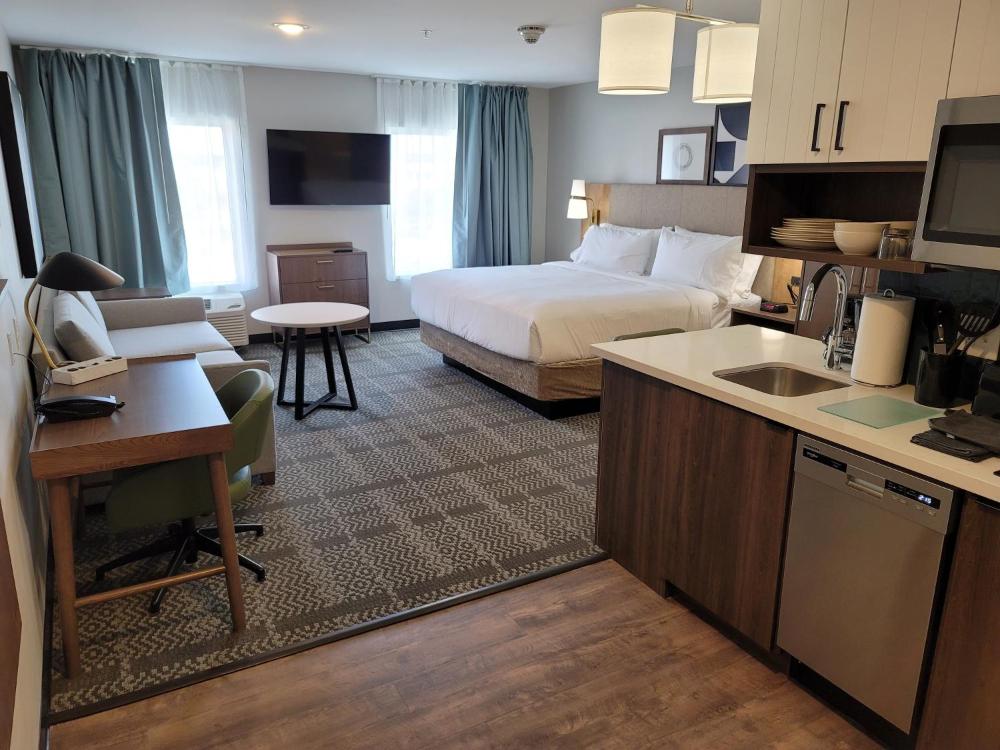 Studio Suite with King Bed - Non-Smoking interior